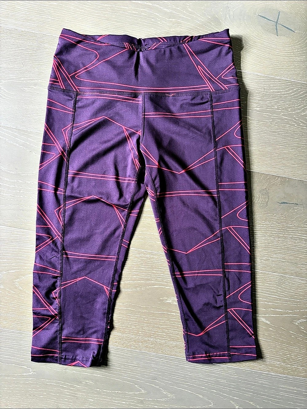 Oiselle Geometric Athletic Capri Leggings in Purple & Pink Size 6